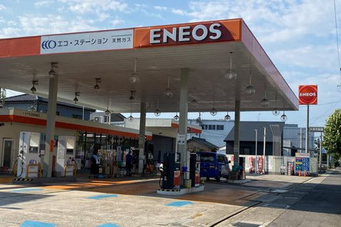 ガソリンスタンド外観写真