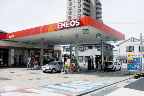 ガソリンスタンド外観写真